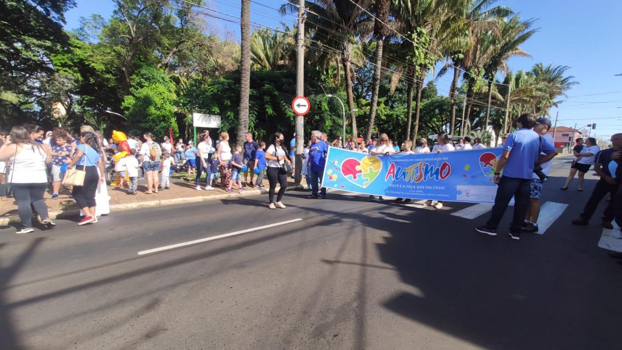Foto 2 de 7 — Caminhada celebra o Dia Mundial de Conscientização do Autismo em Araraquara